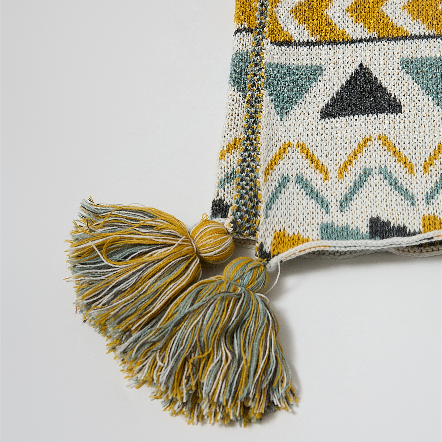 Geometric Pattern 100% Acrylic Decorative Knitted Throw Blanket with Tassels